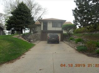 8723 Parker St, Omaha, NE 68114