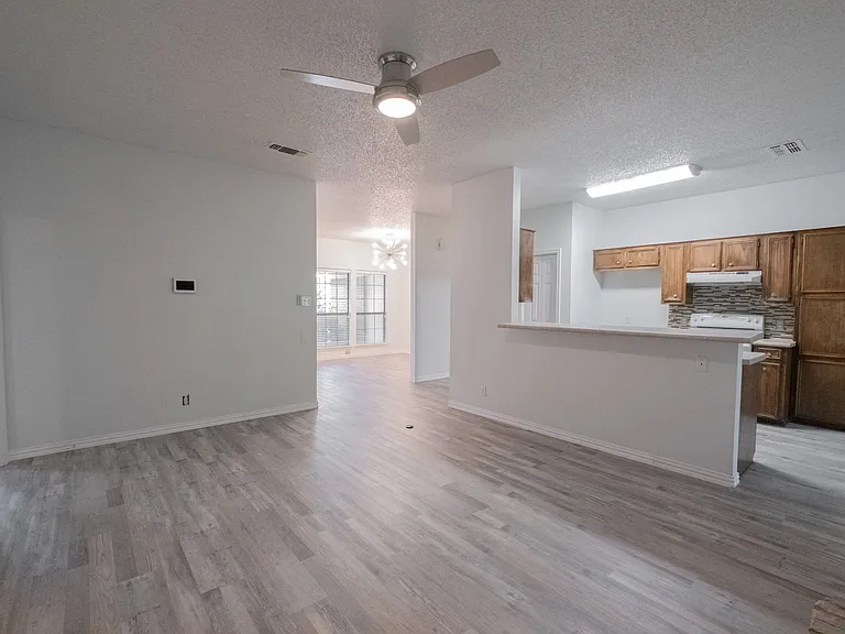 8201 Llano Ave — Photo 13