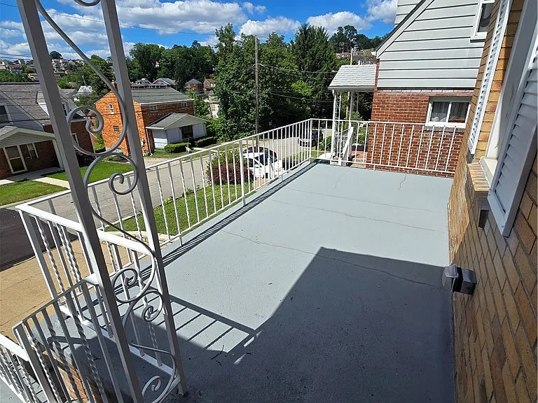 325 Outlook St — Photo 3