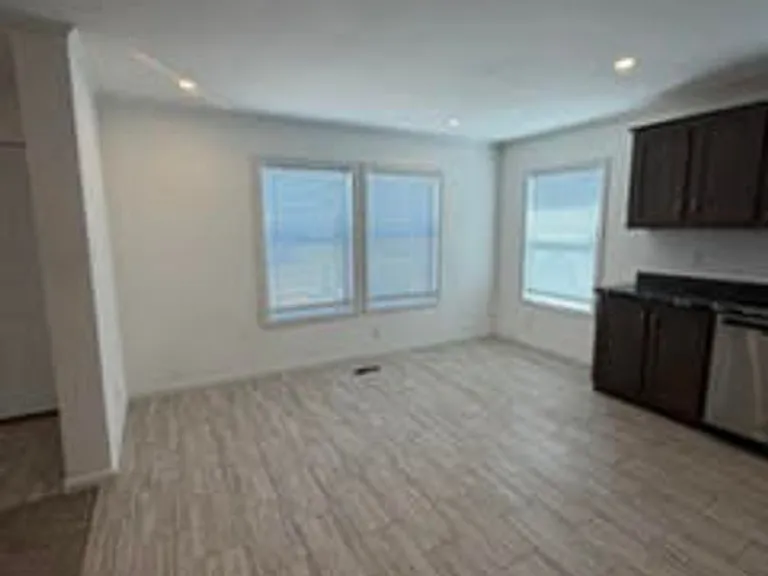 216 Onandaga Ave — Photo 5