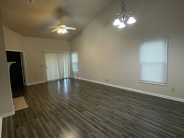10846 Belair Dr — Photo 4