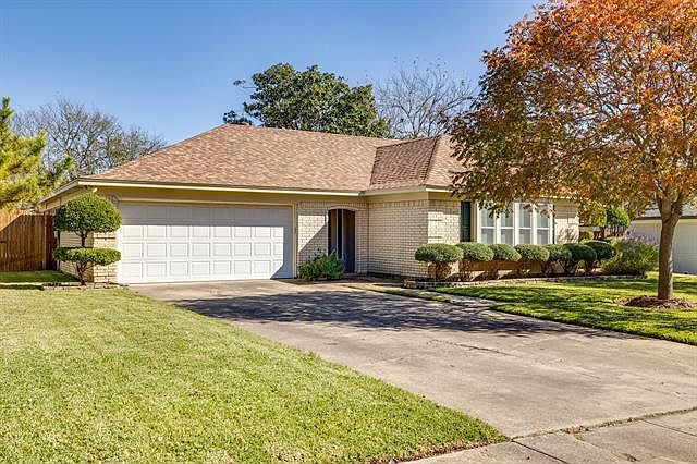 1st image of 320 Haywood Dr
