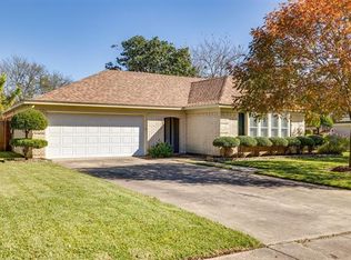 320 Haywood Dr, Benbrook, TX 76126