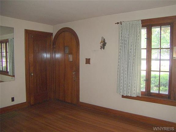 4th image of 27 Zimmerman Blvd