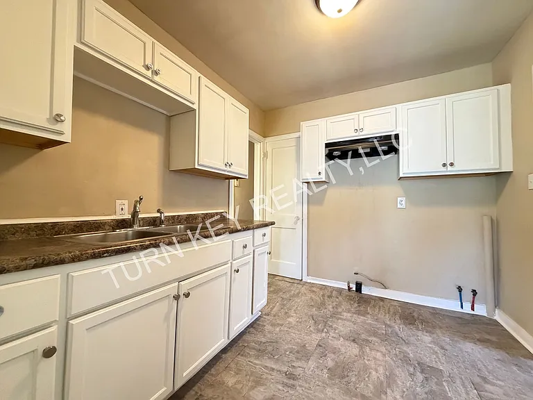 305 McPherson Ave — Photo 7