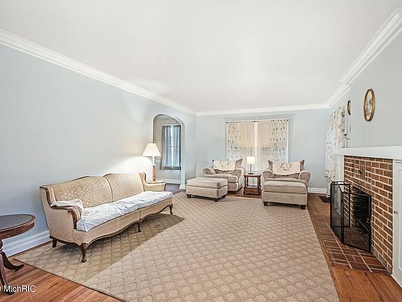 4th image of 424 Campbell Ave