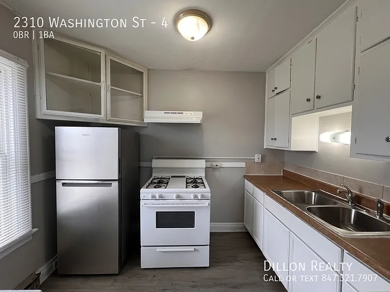 2310 Washington St #4 — Photo 4