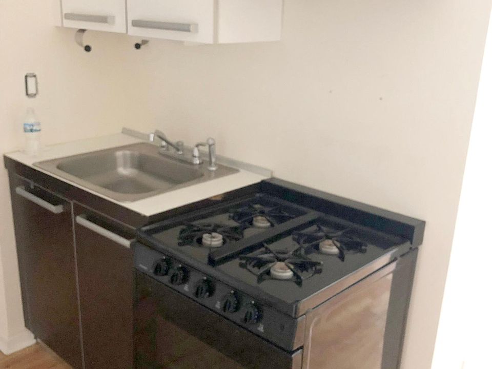 1st image of 5054 N Winthrop Ave APT 412
