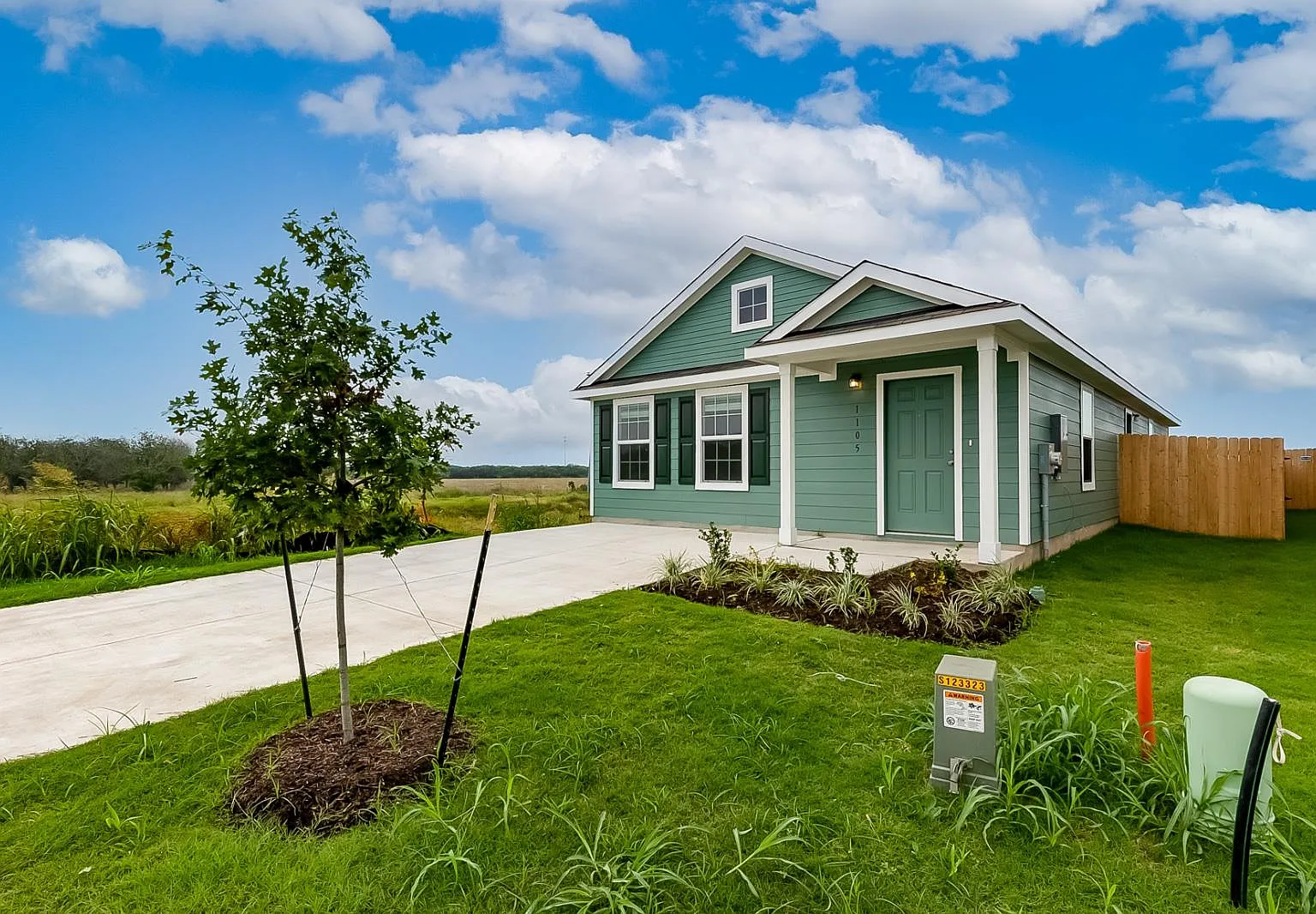3 bed, 2.0 bath, 1467 sqft, $1,750 — Photo 3