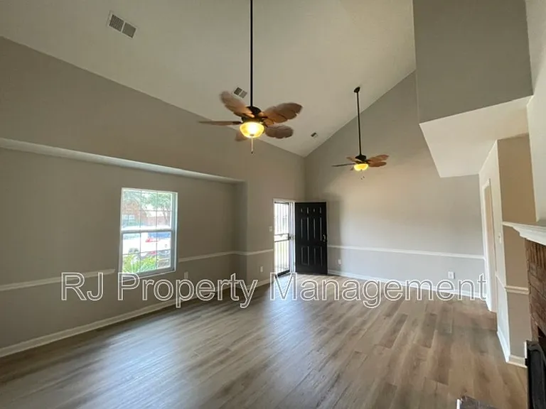 6913 Snyder Rd — Photo 5