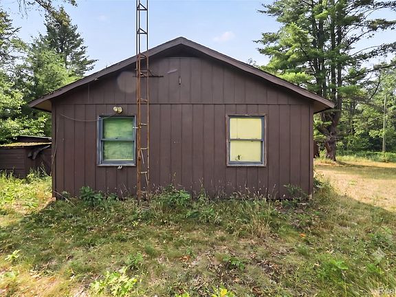 4th image of 2166 S Forman Rd