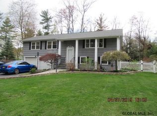 857 Huntingdon Dr, Niskayuna, NY 12309