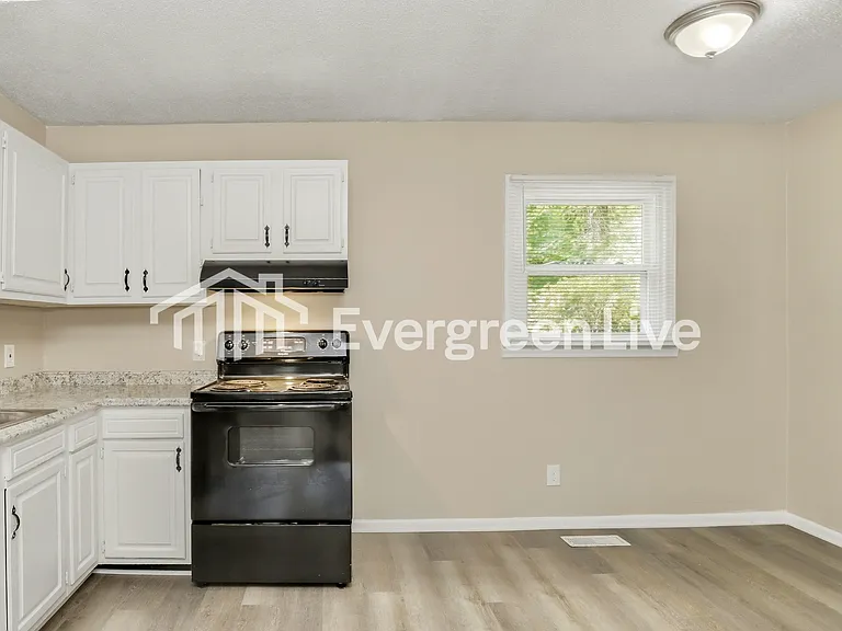604 Parkwood Dr — Photo 5