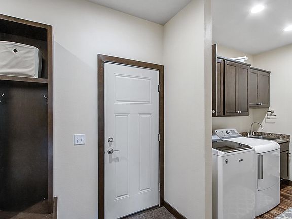 4th image of 420 Ridgeway Dr