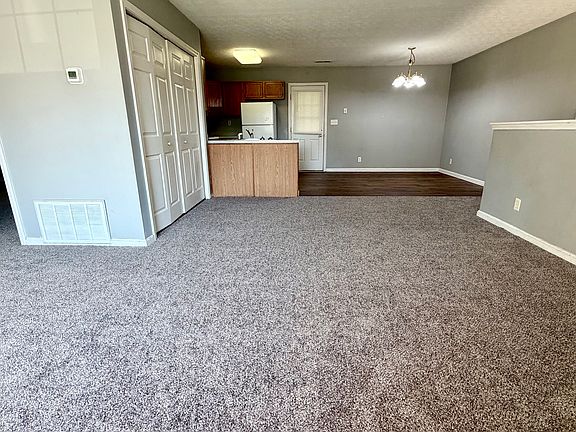 3rd image of 701 Somerset Ct #9f948453b