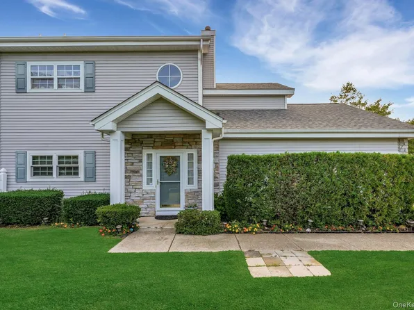 537 Highland Court, Moriches, NY 11955