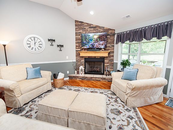 5th image of 105 Millstone Dr