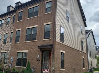 3059 Alan Shepard St, Herndon, VA 20171