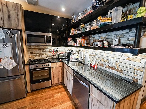 5th image of 374 Kosciuszko St #3F