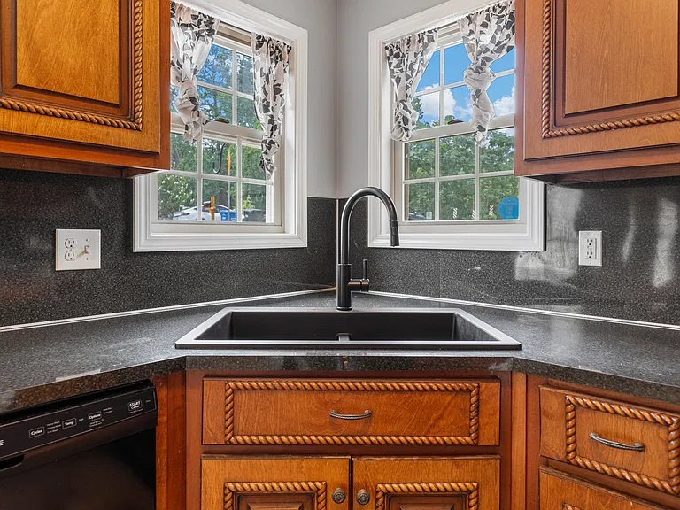 6204 Perry Ave — Photo 8