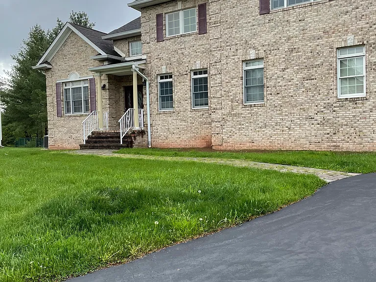 17 Aaron Ct — Photo 1