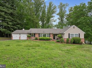 206 Fawnhill Rd, Broomall, PA 19008