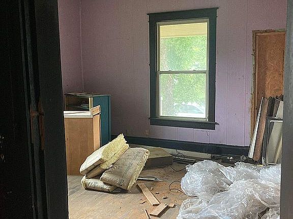4th image of 607 W Wood St