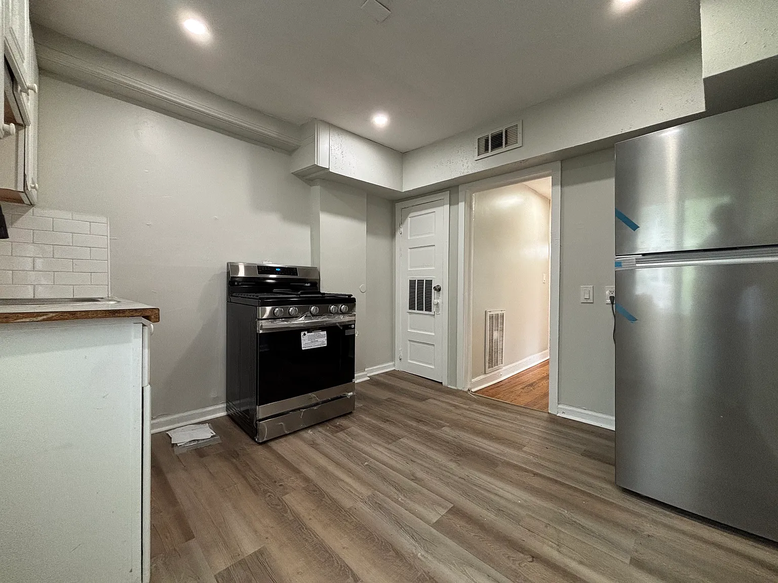 4 bed, 1500 sqft, $2,145 — Photo 2