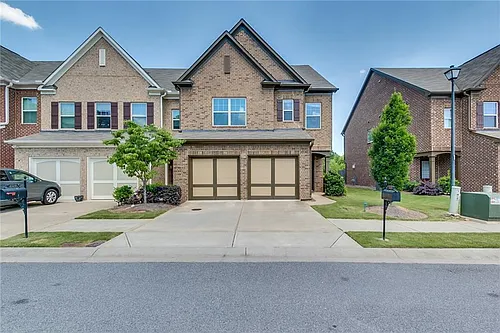 2125 Greencrest Cir Photo 1