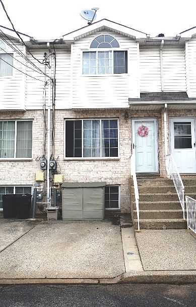 1st image of 50 Bridge Ct