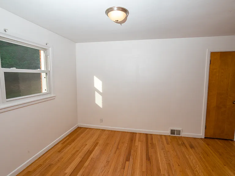 1503 Meadowbrook Dr #2 — Photo 5