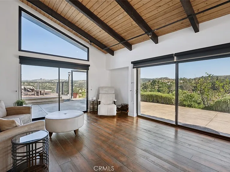 4372 Park Vicente — Photo 6