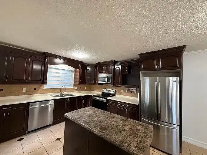 4 bed, 2.0 bath, 1839 sqft, $3,500 — Photo 2