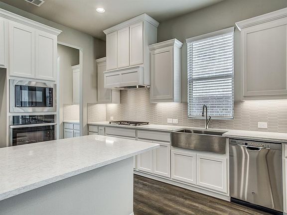 4th image of 3441 Begonia Ln