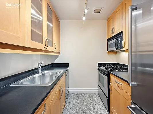 Rented by Sotheby's International Realty | media 10