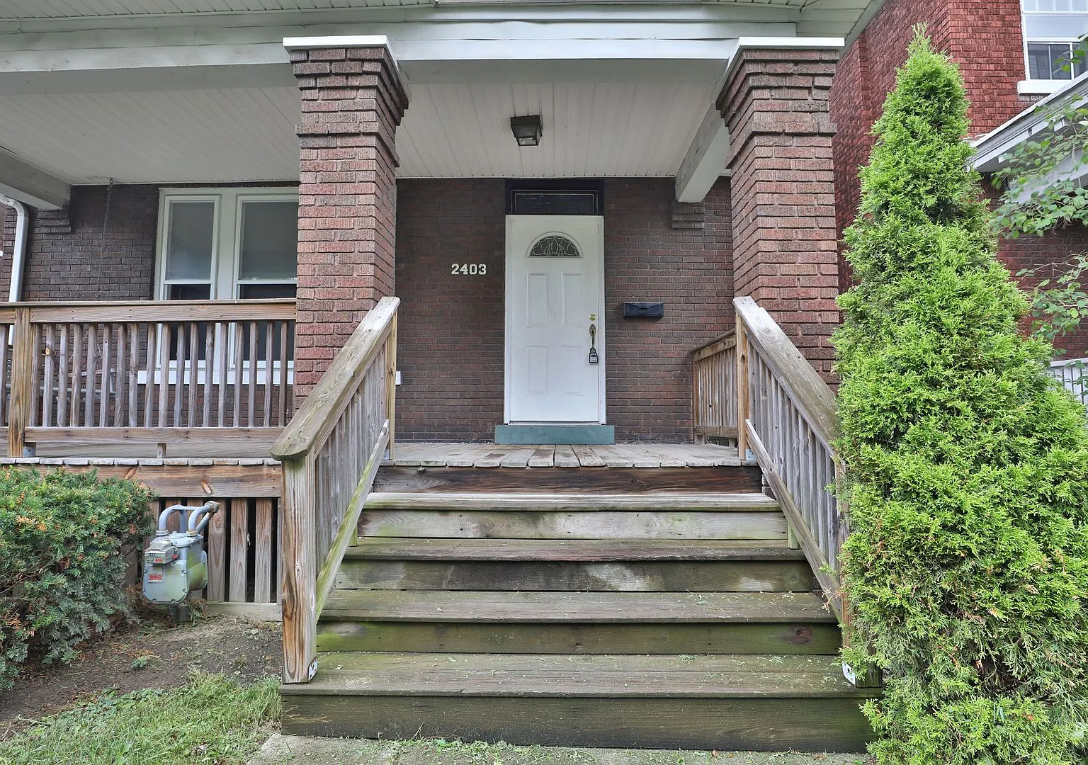 Beautiful Renovated Home — Photo 2