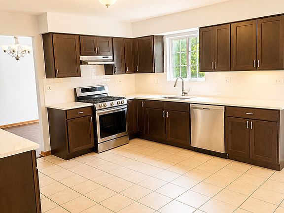 5th image of 1462 Glen Ellyn Rd