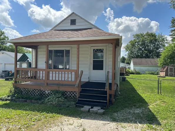 4120 Waltham Rd, Northwood, OH 43619