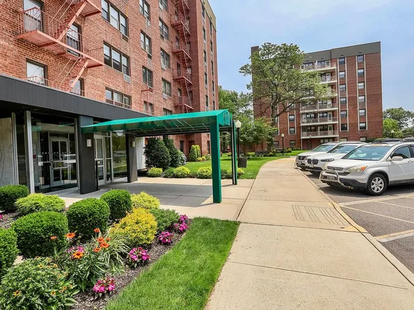 8420 153rd Ave APT 4C, Howard Beach, NY 11414