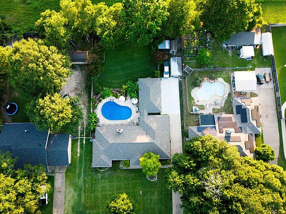 3rd image of 109 Karla Dr