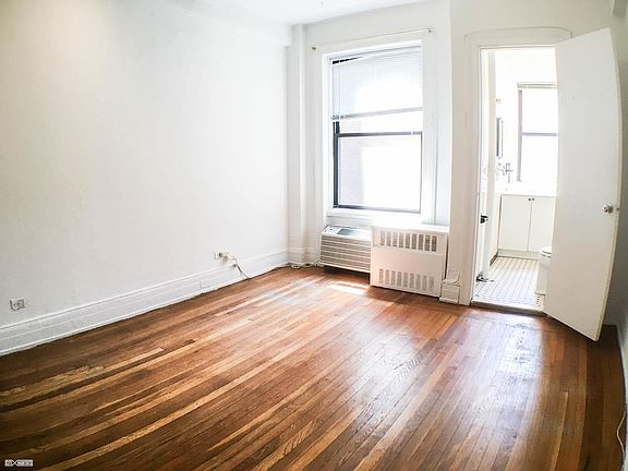 4th image of 116 W 72nd St APT 10C