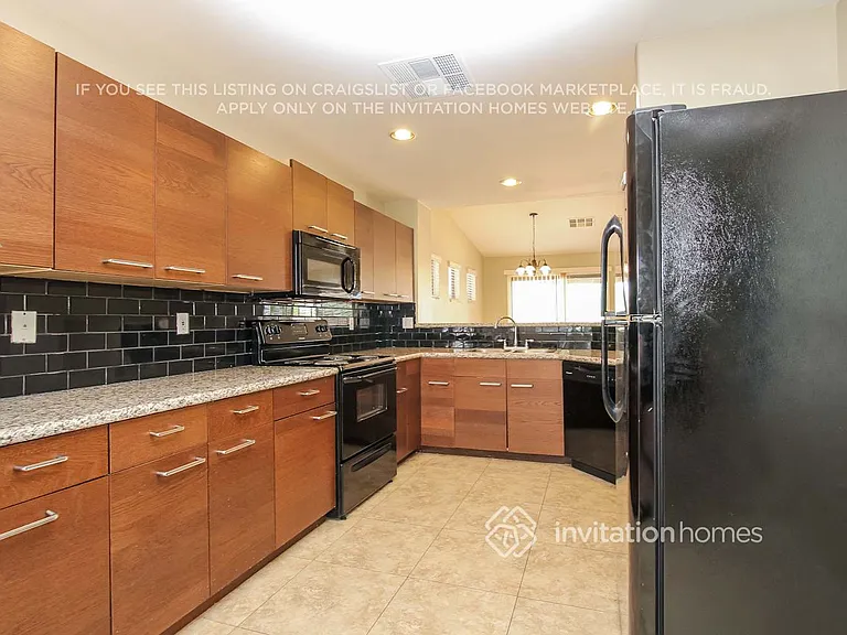 14409 N 150th Ave — Photo 8