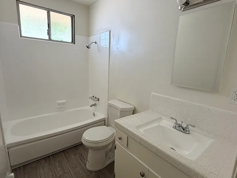 Pampas Lane Apartments — Photo 26