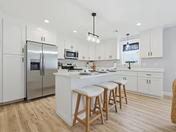 321 Winthrop St #102, Taunton, MA 02780