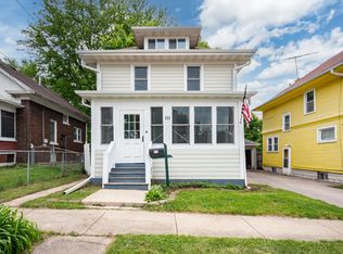 111 Warren Ave, Aurora, IL 60505