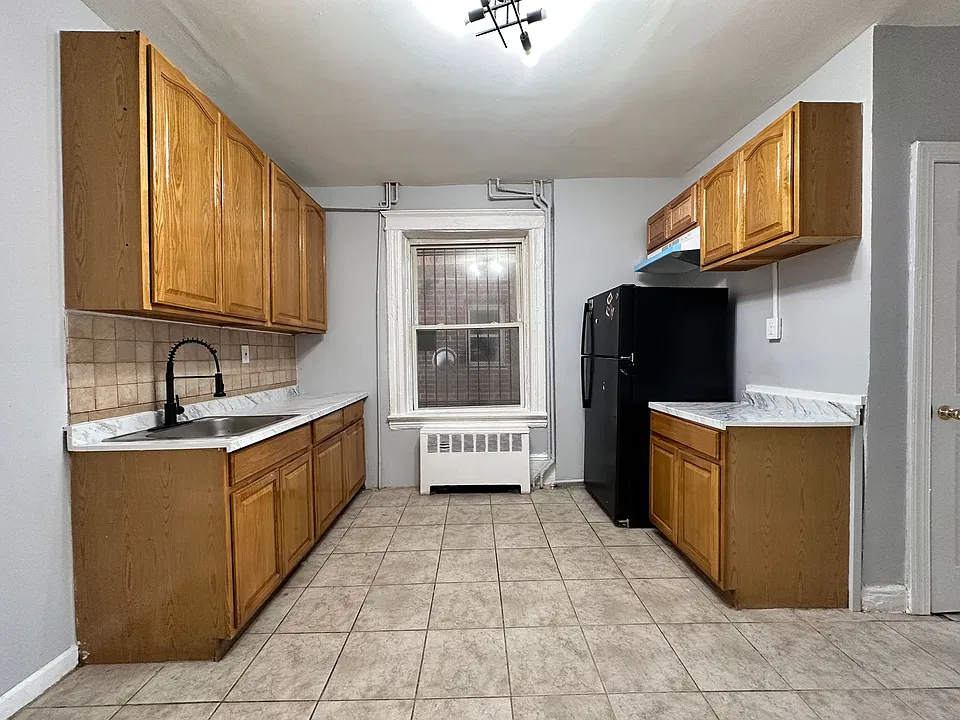 204 Bidwell Ave #3E
