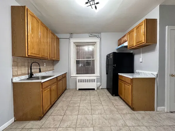 204 Bidwell Avenue image 1 of 11