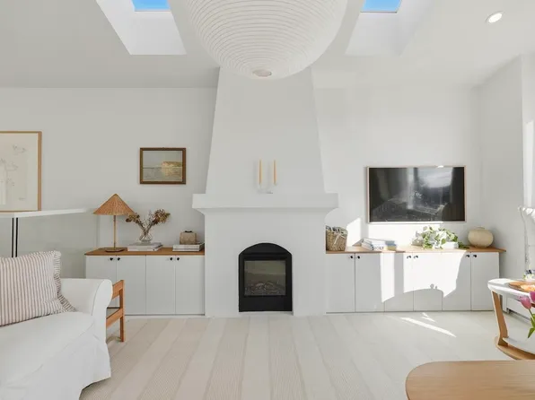 863 Lee St, White Rock, BC V4B 4N7