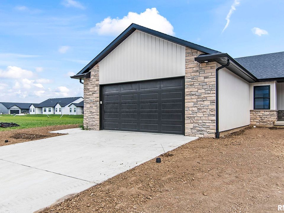 2nd image of 1704 Ambleside Dr
