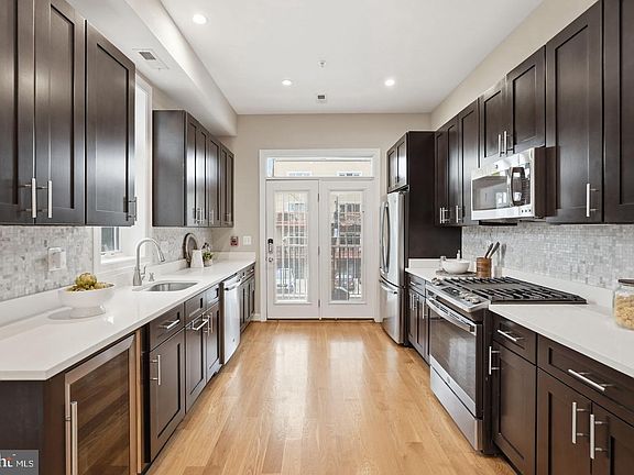 4th image of 1110 6th St NE APT 2